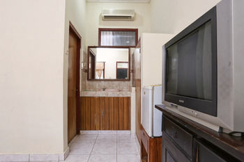 Отель Reddoorz @ Poppies Lane 1 Кута Экстерьер фото