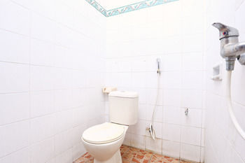 Отель Reddoorz @ Poppies Lane 1 Кута Экстерьер фото